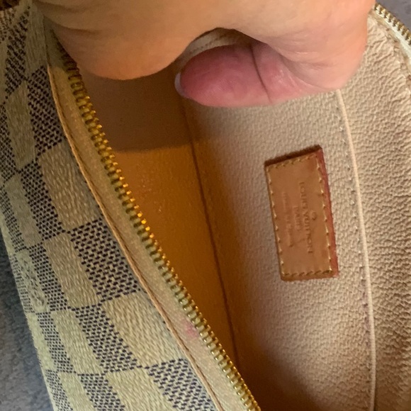 LV cosmetic bag - Picture 4 of 10